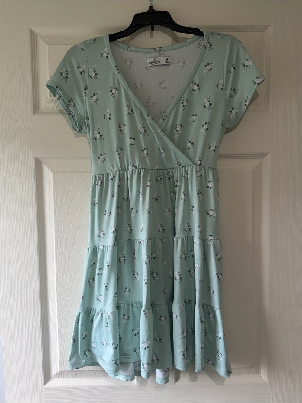 Hollister Seafoam Floral Tiered Short Sleeve Dress - Picture 2 of 4
